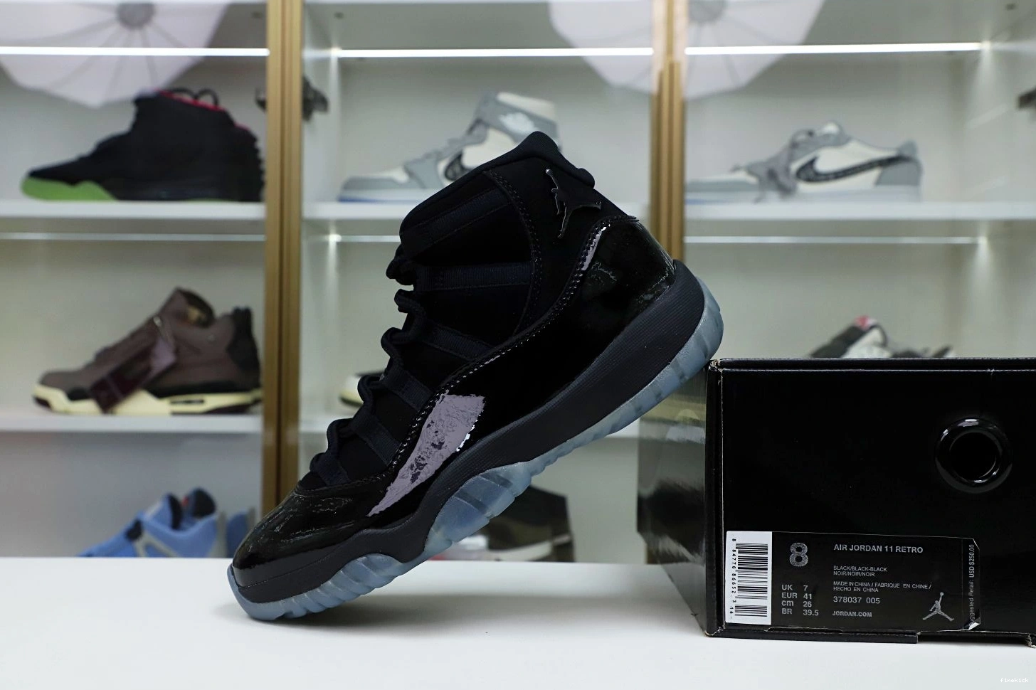 AND 'CAP RETRO 11 GOWN' AIR JORDAN 1116